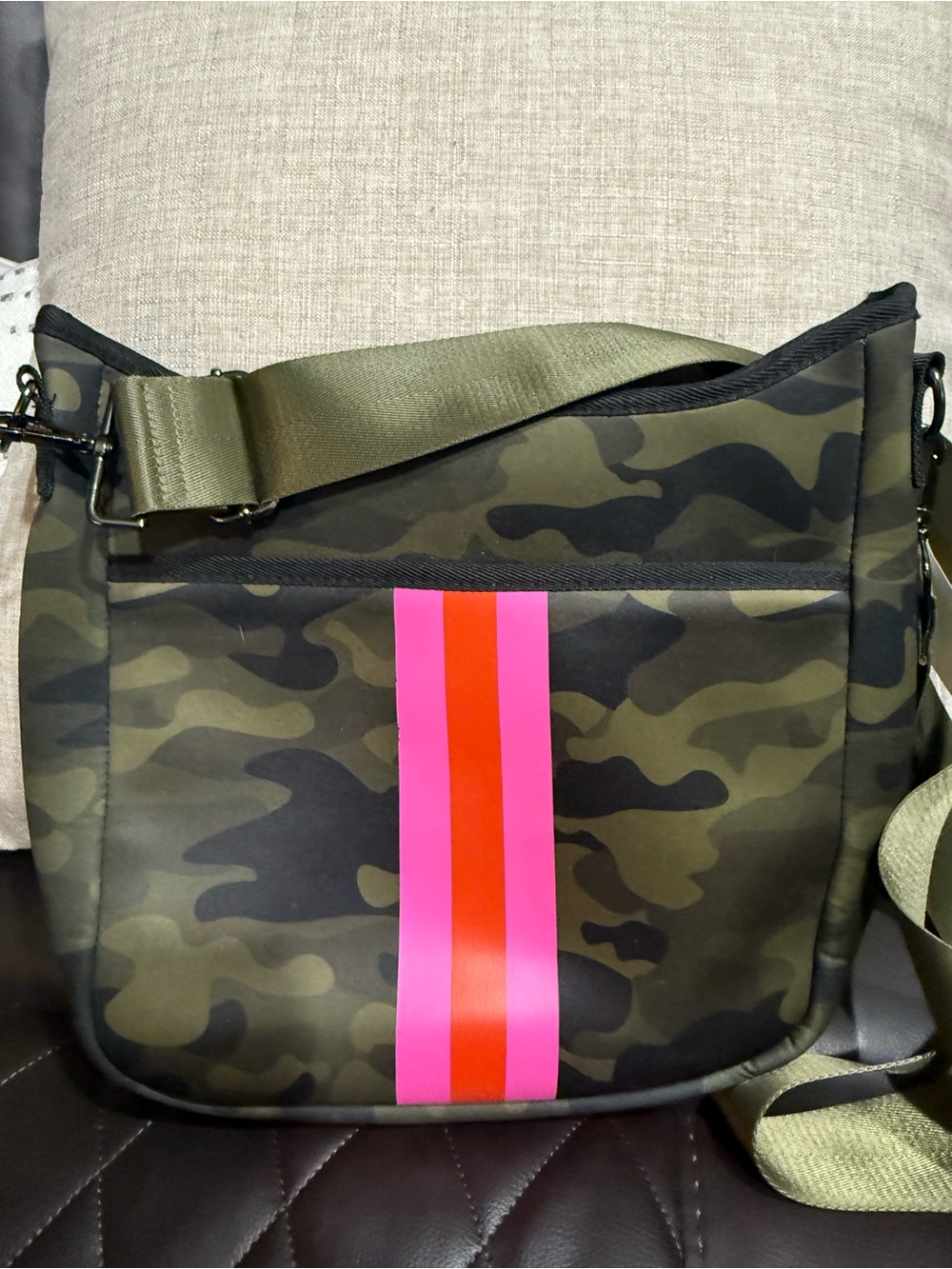 HAUTE SHORE Camo Messenger Bag with Pink & Orange Center Stripe NWOT - Picture 13 of 13